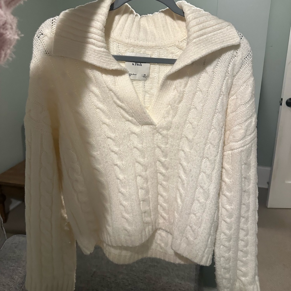 Abercrombie & Fitch Ivory V-Neck Cable Knit Sweater